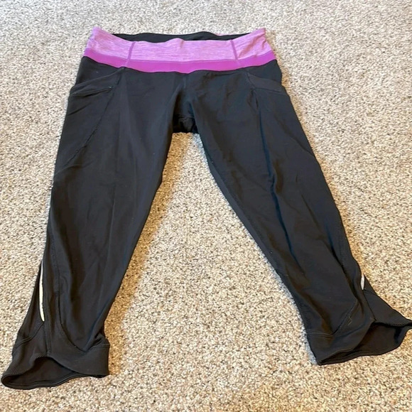 Lululemon Cropped Running Tights with reflective stripes, Size 8 - Picture 1 of 6
